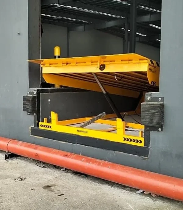 Top view of hydraulic dock leveller with 6-ton loading capacity